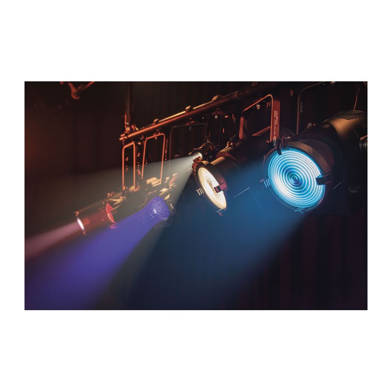 Showtec Performer 2500 Fresnel Tungsten - 10 Showtec Performer 2500 Fresnel Tungsten - 10