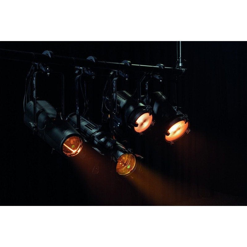 Showtec Reflektor teatralny Performer Profile Zoom 150 Q6 RGBACL Showtec Reflektor teatralny Performer Profile Zoom 150 Q6 RGBACL