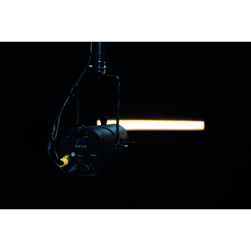 Showtec Reflektor teatralny Performer Profile Zoom 150 Q6 RGBACL Showtec Reflektor teatralny Performer Profile Zoom 150 Q6 RGBACL