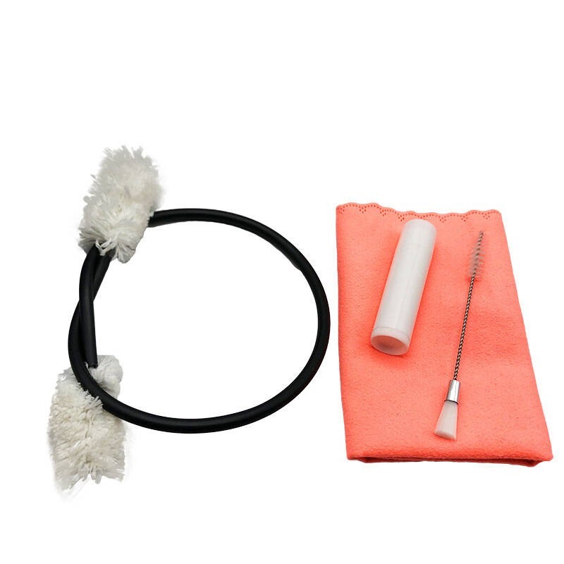 Kera Audio SZ-04/z - Zestaw szczoteczka/ściereczka do czyszczenia fletu poprzecznego Kera Audio SZ-04/z - Zestaw szczoteczka/ściereczka do czyszczenia fletu poprzecznego