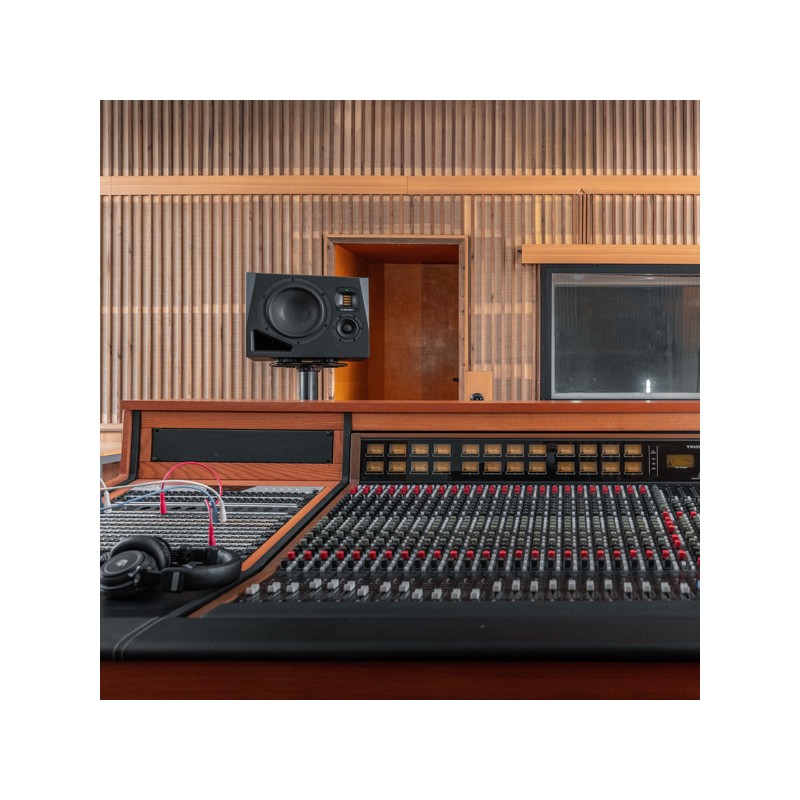 ADAM Pro Audio A8H A - Monitor studyjny aktywny średniego pola ADAM Pro Audio A8H A - Monitor studyjny aktywny średniego pola