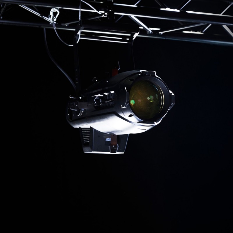 Cameo P6 - Reflektor profilowy LED full color Cameo P6 - Reflektor profilowy LED full color