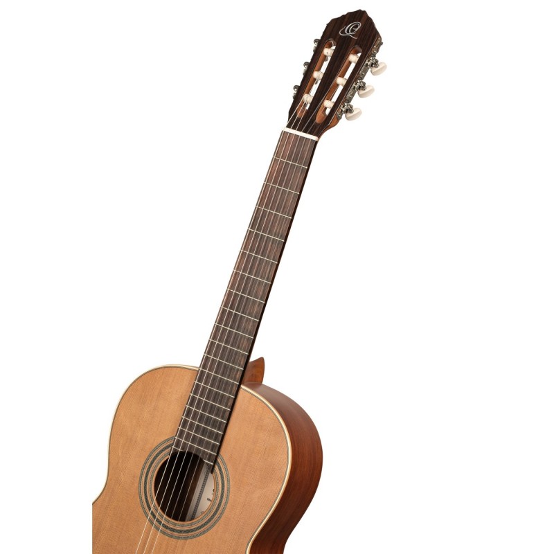 Ortega R18S Traditional Series - Gitara klasyczna 4/4 z pokrowcem