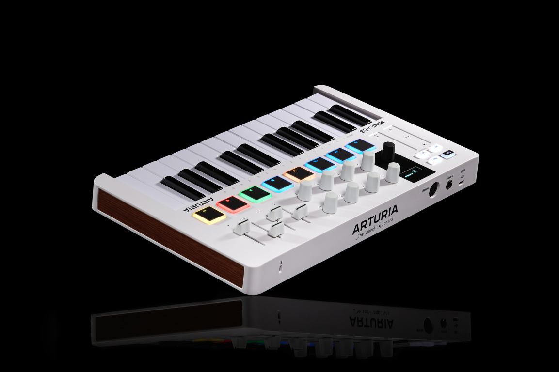 Arturia MiniLab 3: Kontoroler MIDI w popularnym białym kolorze