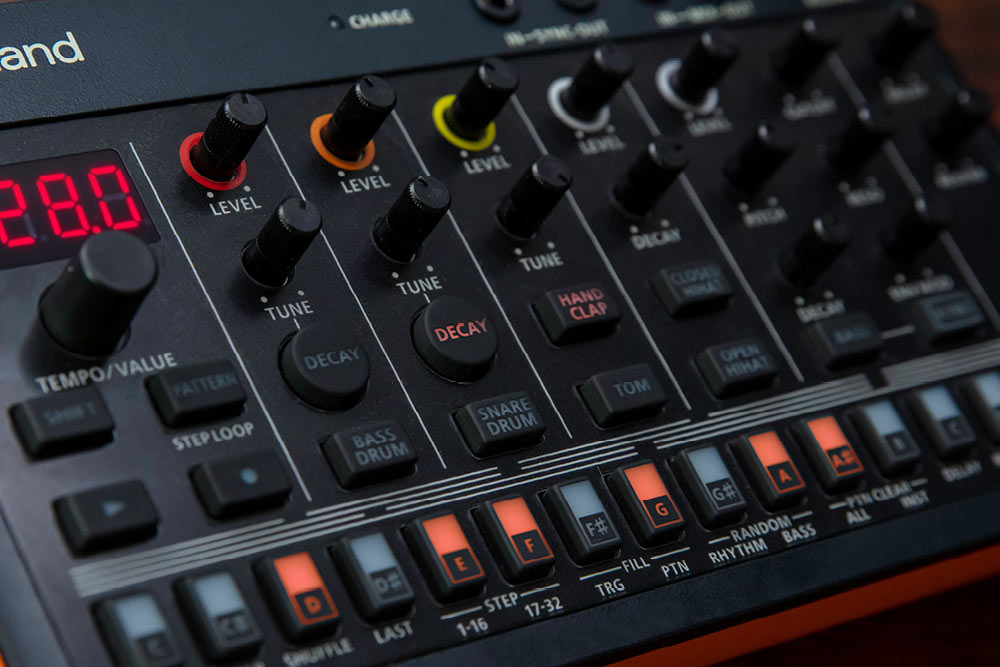 Roland AIRA Compact T-8 :CLASSIC WORKFLOW, MODERNIZED