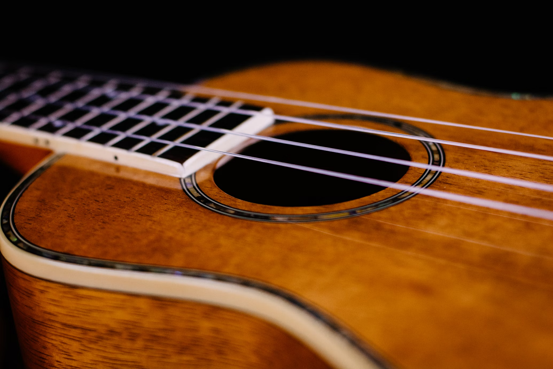  Graj jak Mistrz, Nie Wydając Fortuny: Najlepsze Budżetowe Gitary Akustyczne 2024
